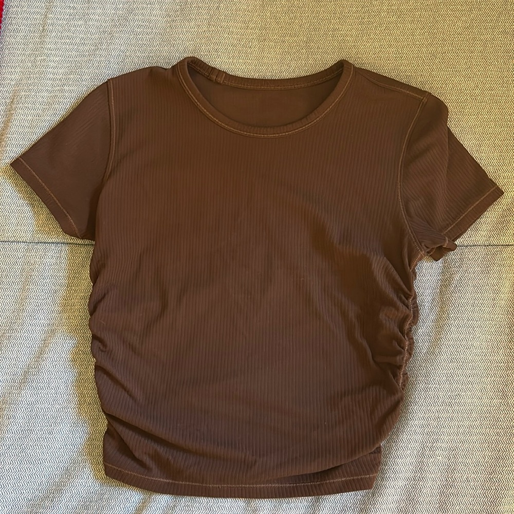 Lululemon brown ruched and ribbed crewneck.